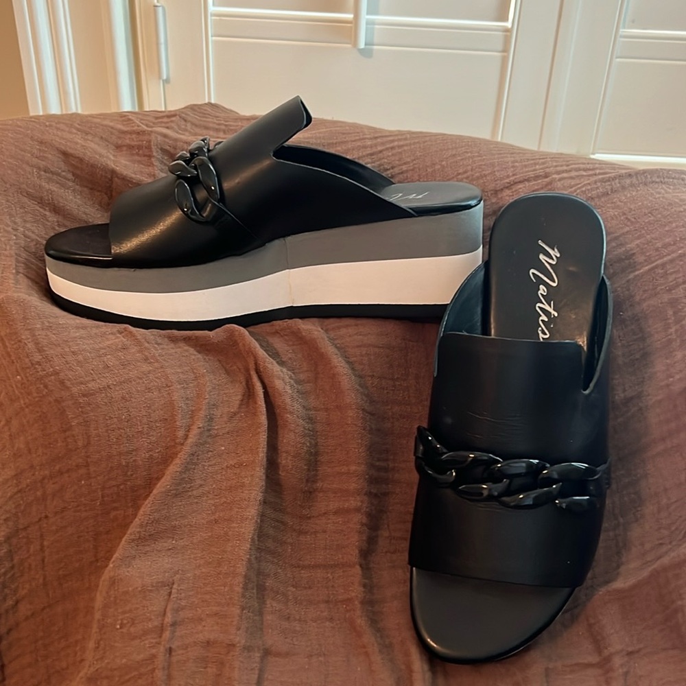 Matisse Jada Wedge with Chain Detail Black Size 8